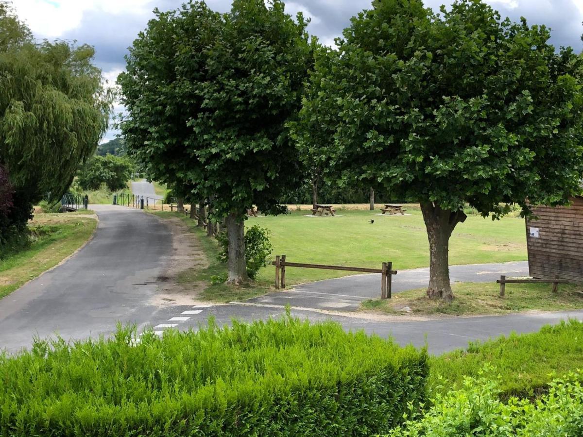 Le Gite Du Canal Noyers-sur-Cher Esterno foto