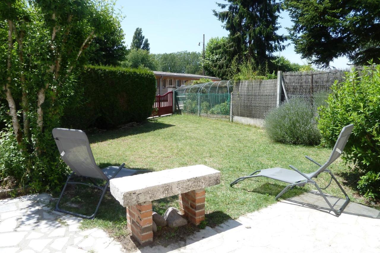 Le Gite Du Canal Noyers-sur-Cher Esterno foto